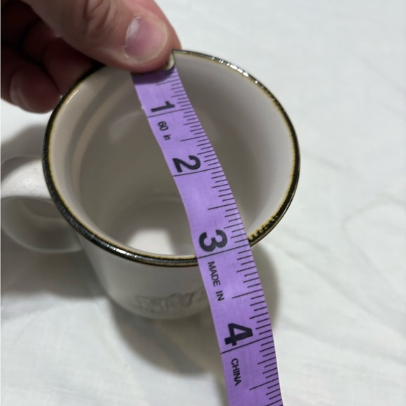 Vintage Cream Ceramic Mug with Sketch Design - Picture 5 of 6